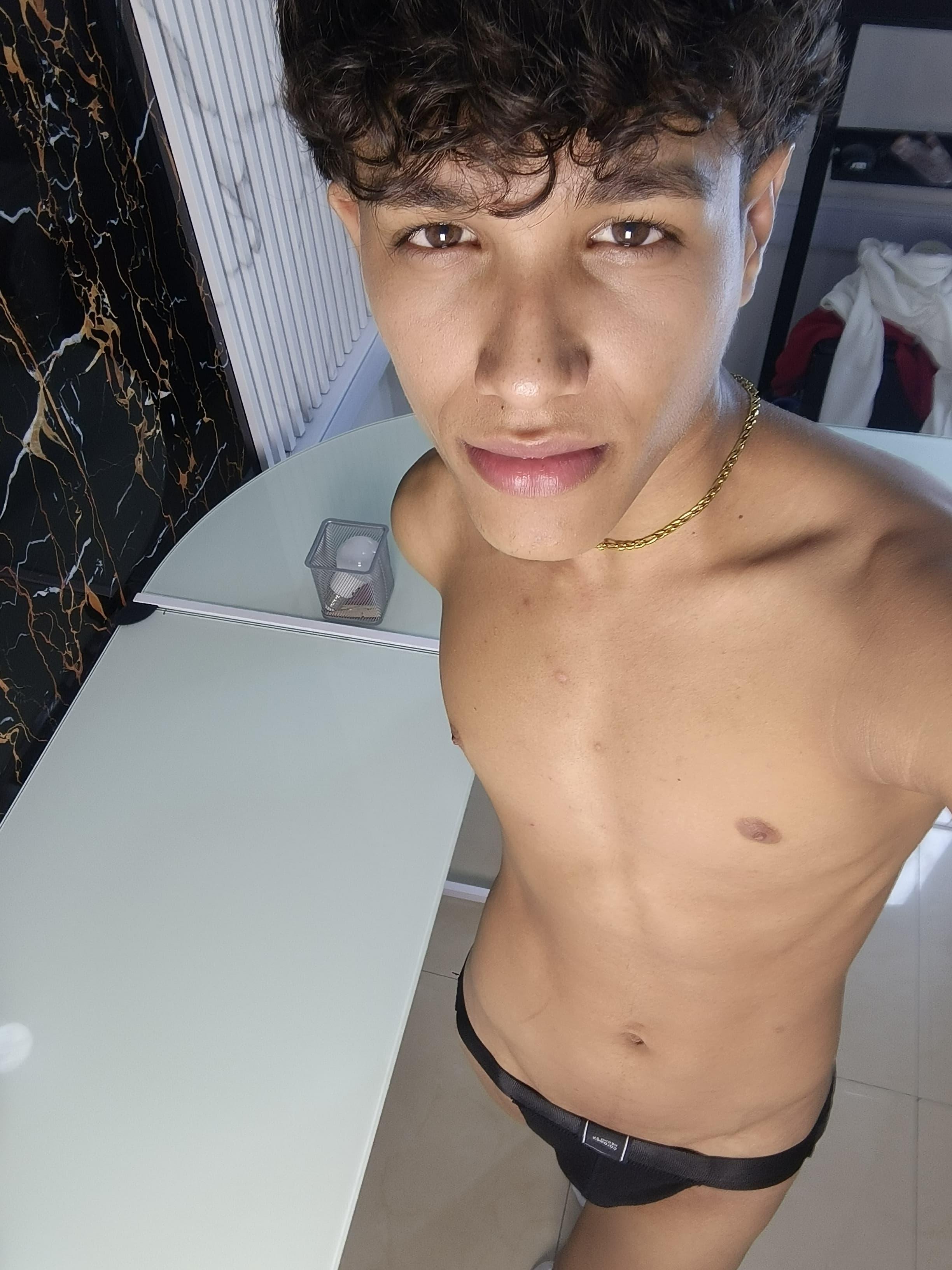 Alej_Twink19's Profile