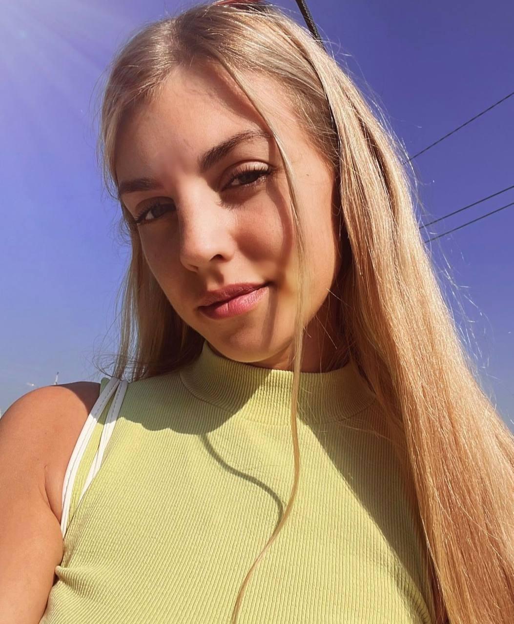 EmilyHallson Profile Image