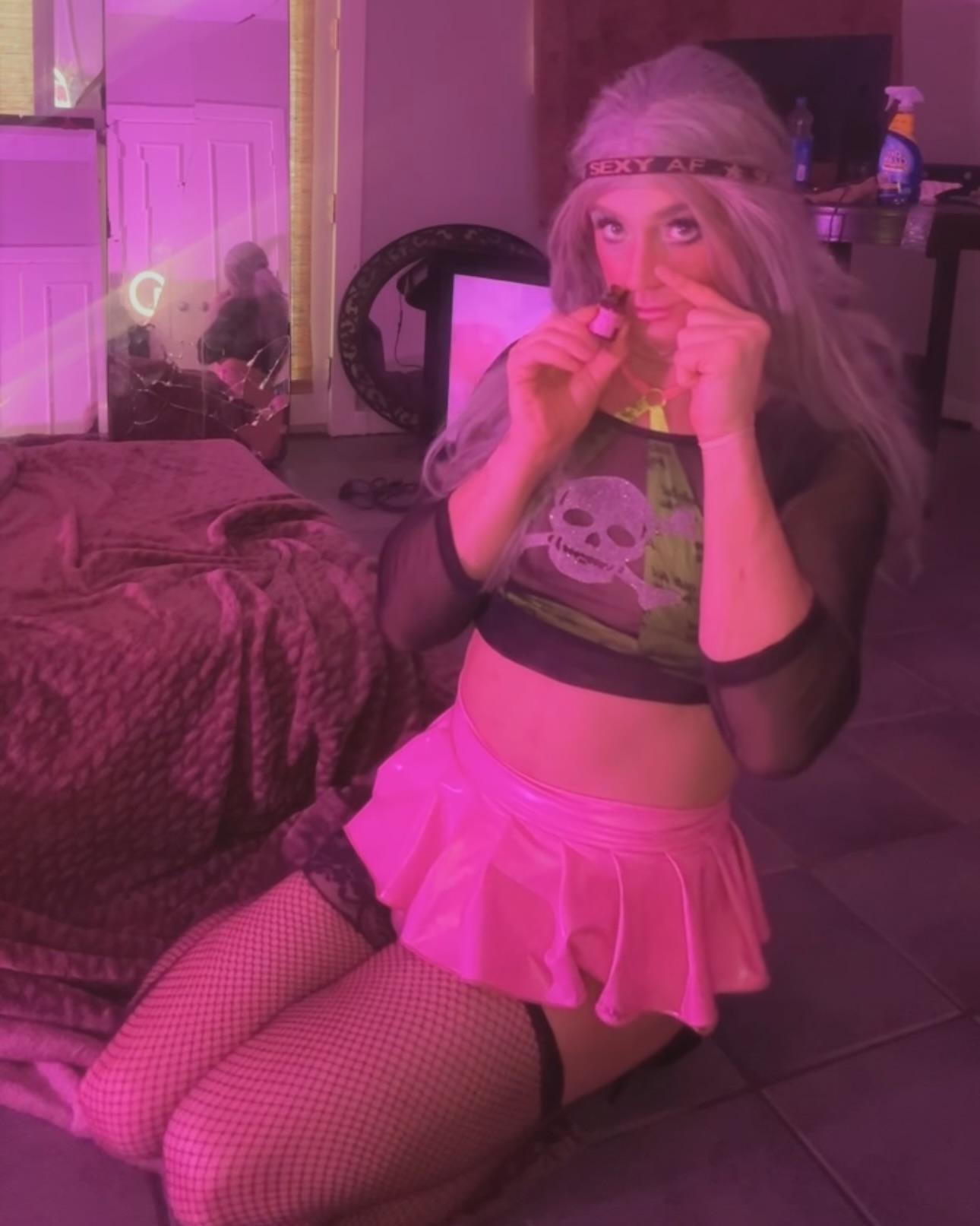 SissyTrixiee Profile Image